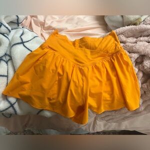 Size medium, orange Arie shorts